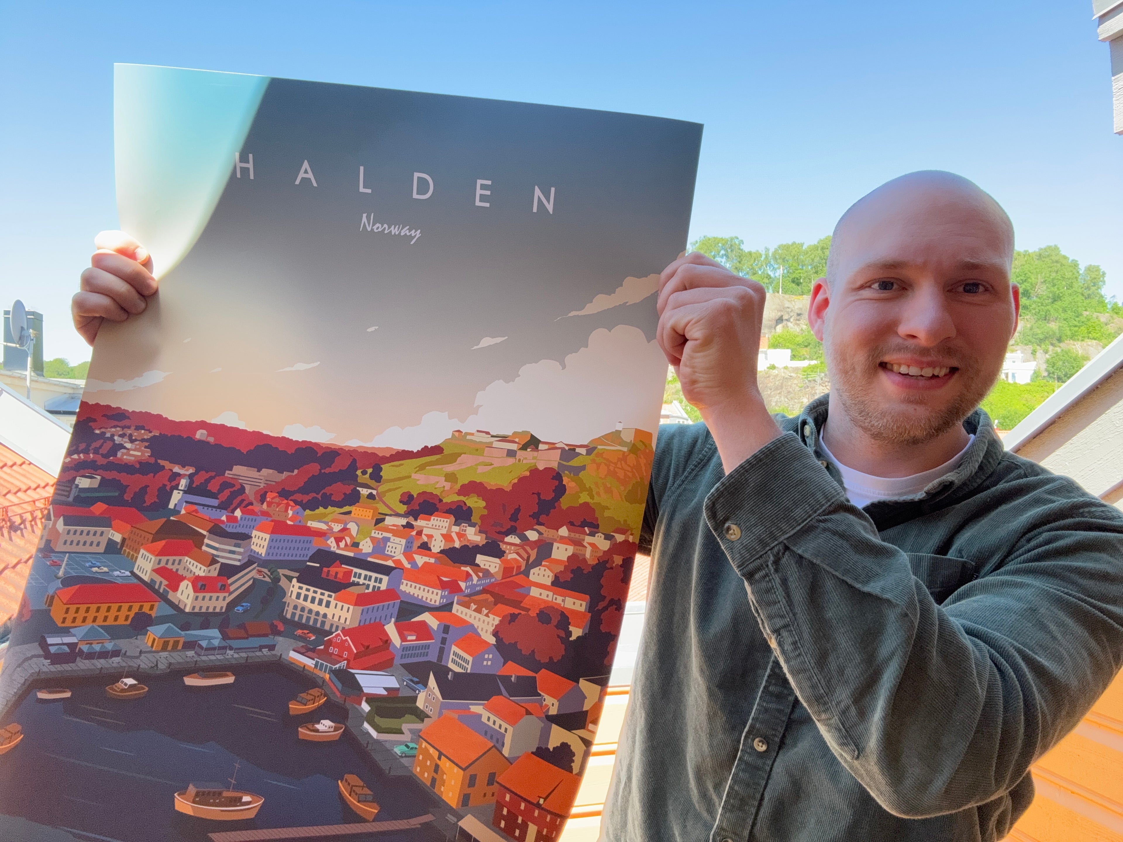 Martin Nøhr holder Halden plakaten